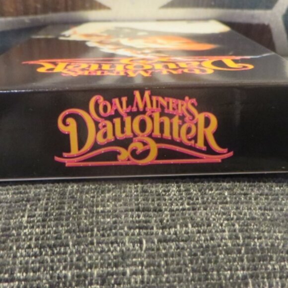 COAL MINERS DAUGHTER - 1980 - VHS (1990 Release) - Picture 4 of 9